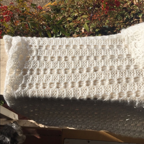 Accessory St. shawl style luminous on white - Picture 4 of 8
